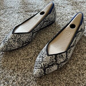 Stylish Black and White Women's Flats